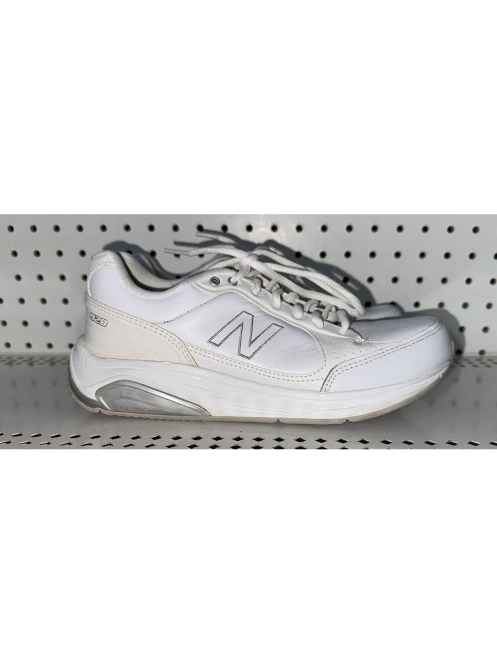 New Balance 928 Womens Leather Athletic Walking Shoes Size 8.5 2A NARROW White